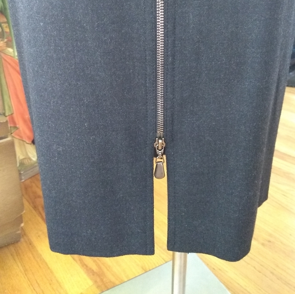 Wool Skirt with zip details. Size 2. - Picture 6 of 8